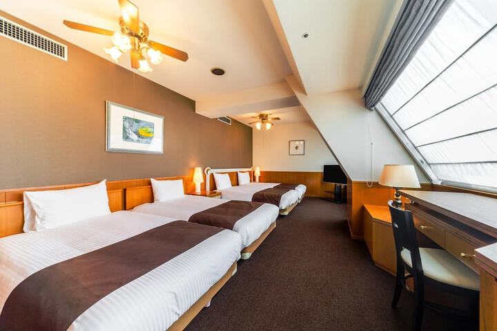Room 10 of 36