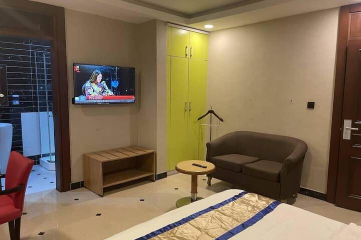 Room 14 of 114