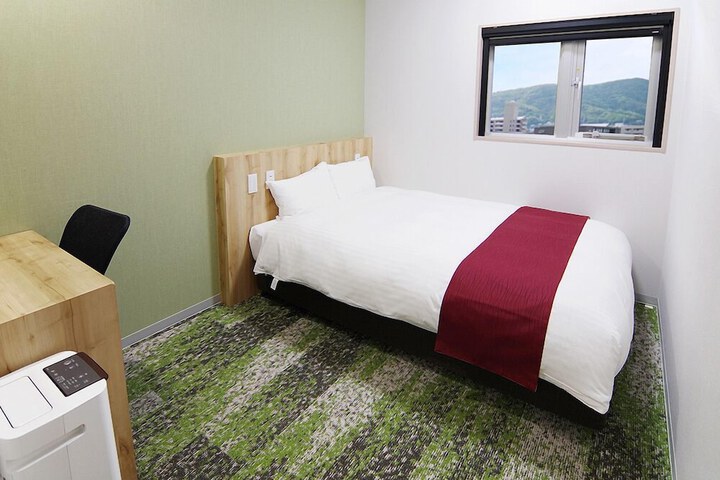 Room 4 of 20