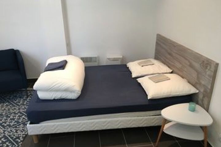 Room 7 of 9