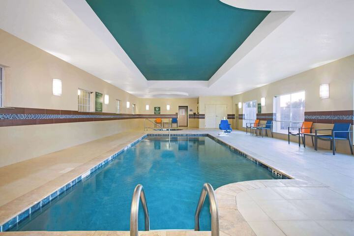 Pool 25 of 38