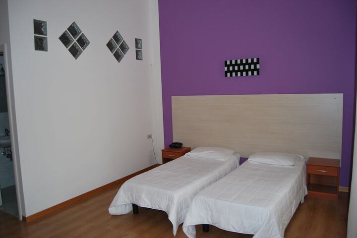 Room 13 of 36