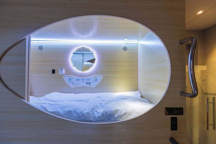 Room 4 of 17