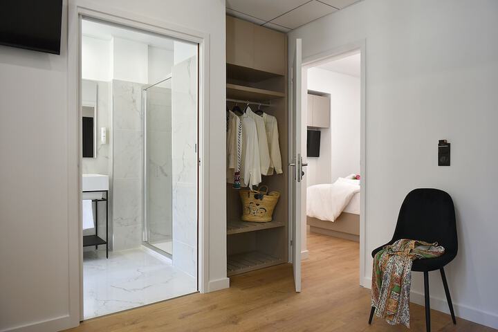 Room 12 of 28