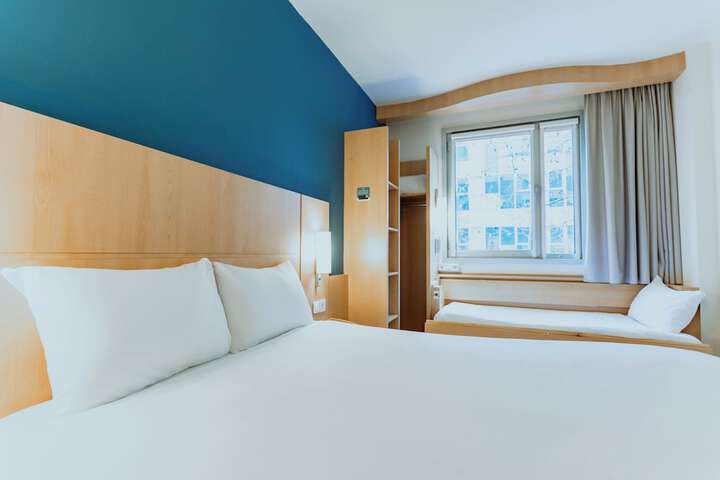 Room 13 of 110