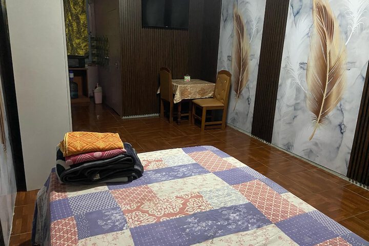 Room 4 of 8
