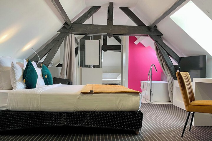 Room 8 of 64