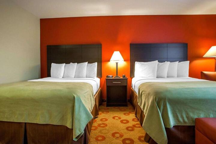 1 King Bed Suite (23 of 27)