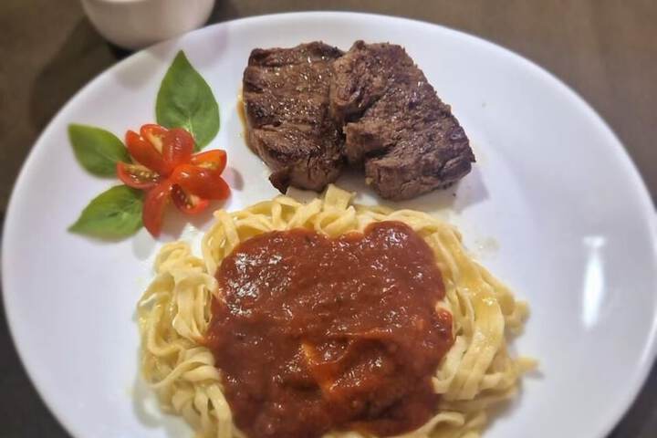 Dining 35 of 57