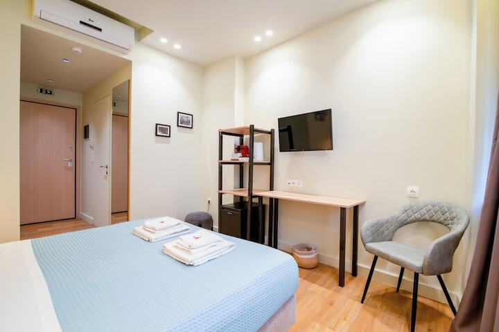 Room 52 of 151
