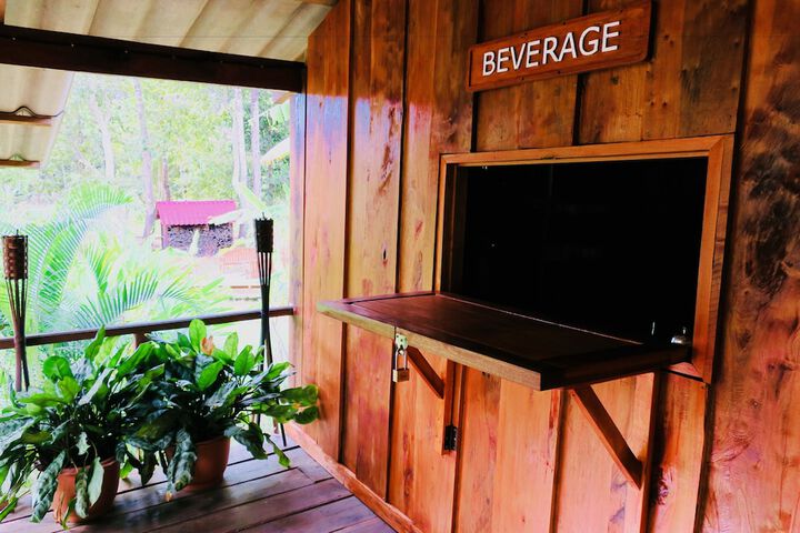 Lounge 44 of 67