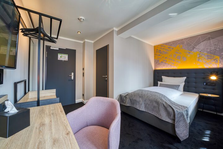 Room 17 of 33