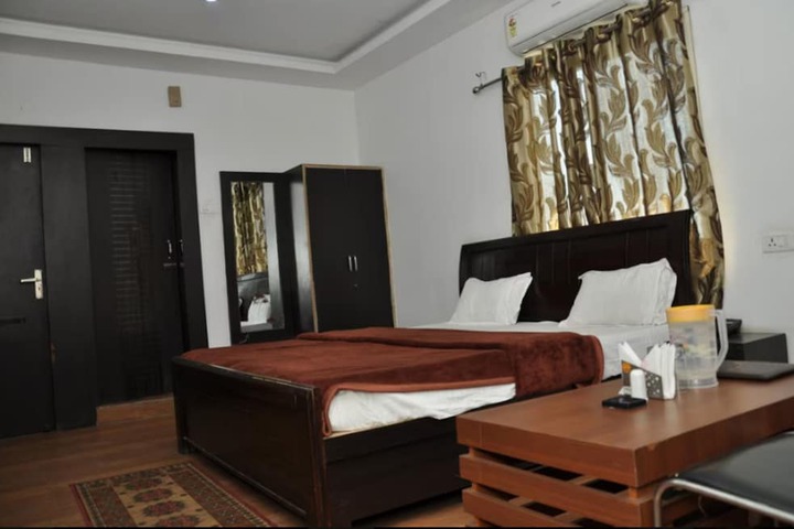 Room 13 of 22