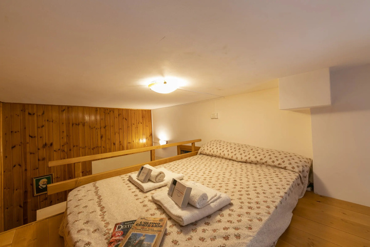 Room 6 of 15