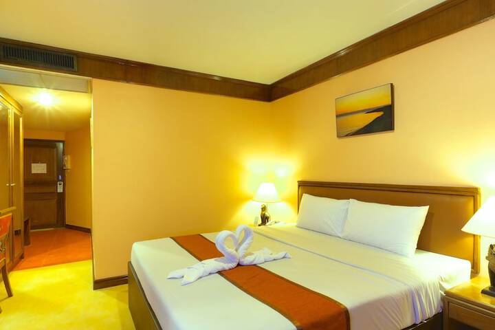 Room 8 of 34