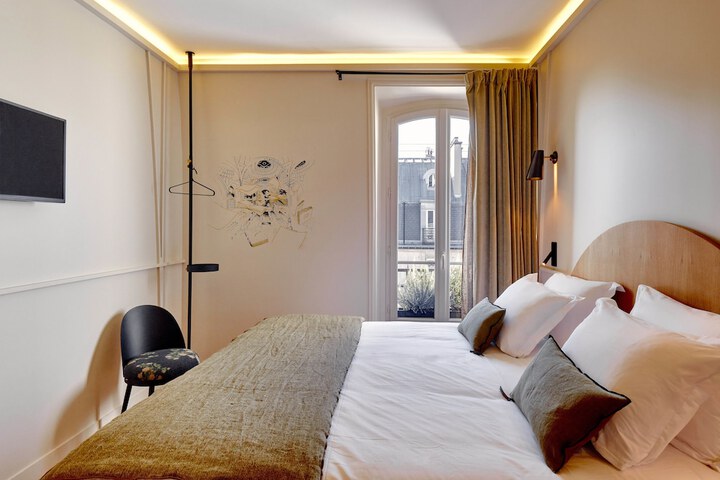 Room 4 of 39