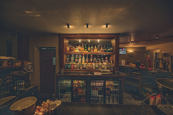 Lounge 65 of 93