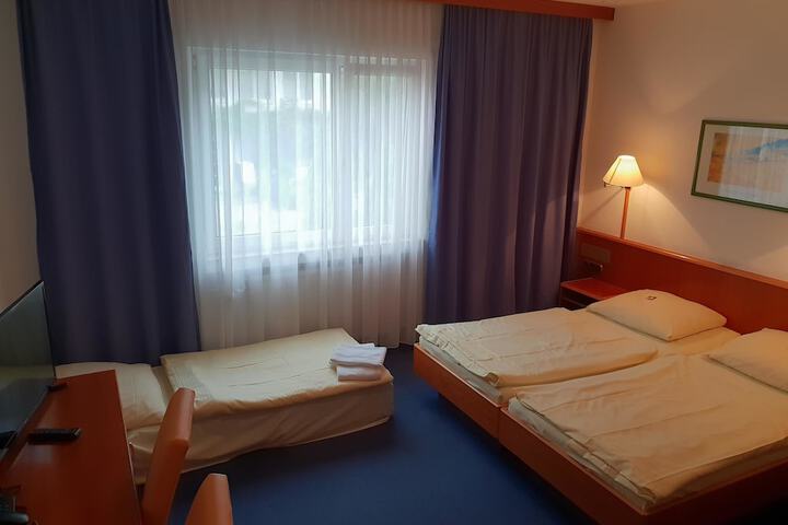 Room 13 of 31