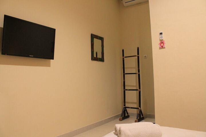 Room 2 of 27