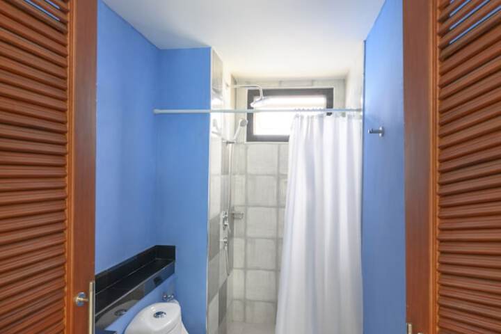Room 32 of 60
