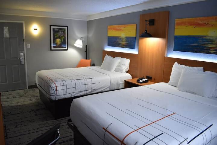 2 Queen Beds (3 of 3)