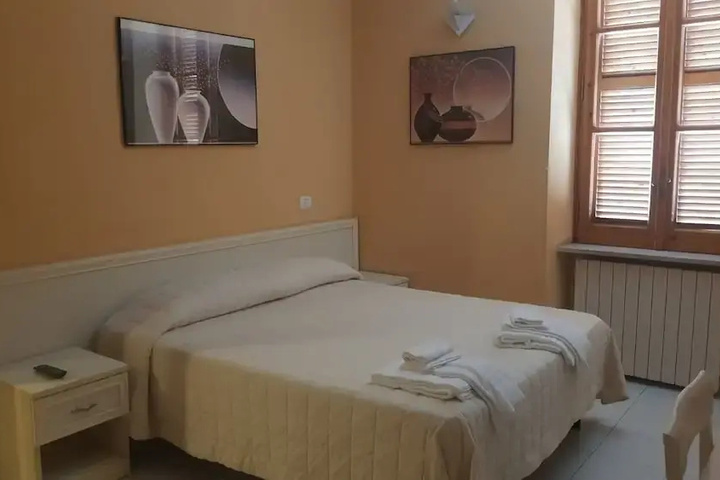 Room 3 of 16