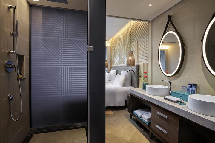 Room 42 of 77