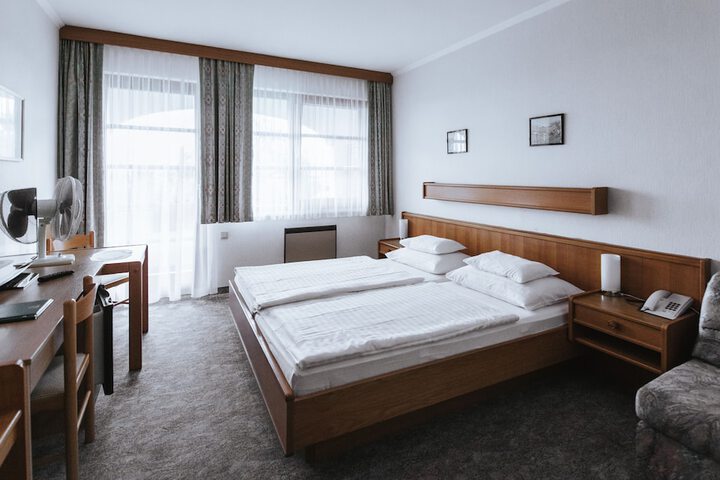 Room 11 of 31