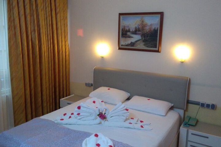Room 3 of 43