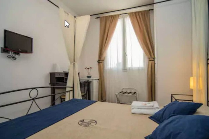 Room 13 of 42
