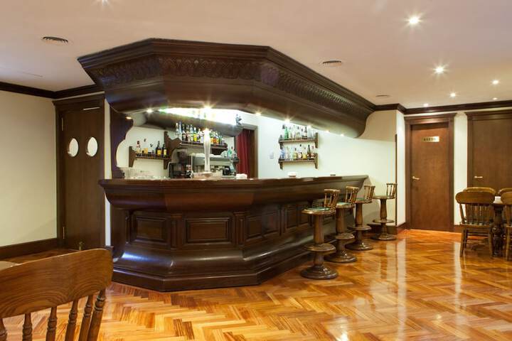 Lounge 31 of 41