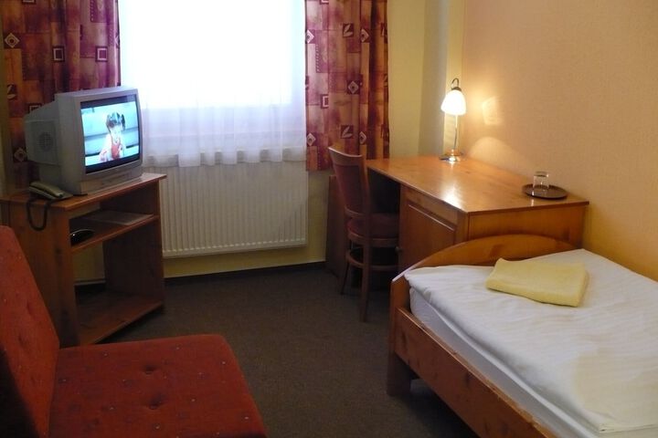 Room 11 of 42