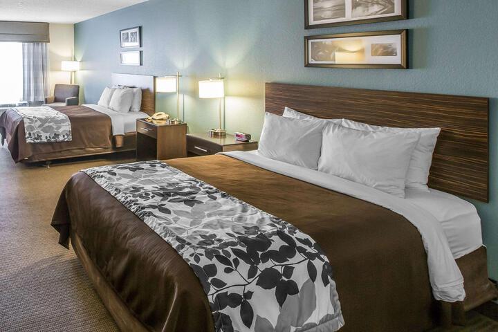 2 Queen Beds Accessible (8 of 12)