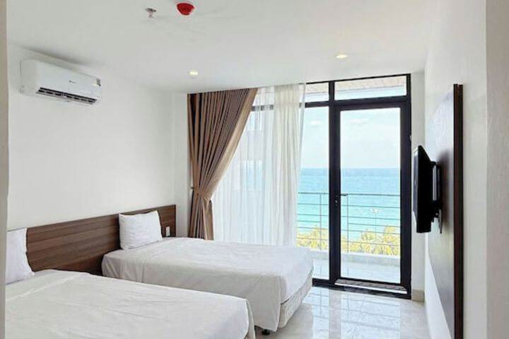 Room 9 of 32