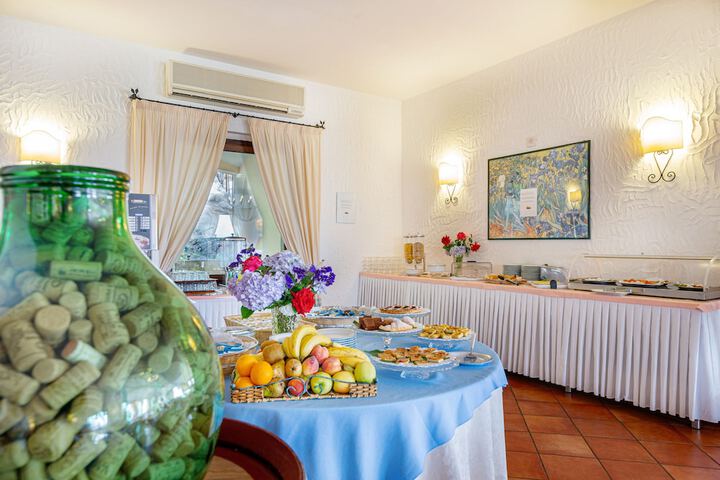 Dining 54 of 90