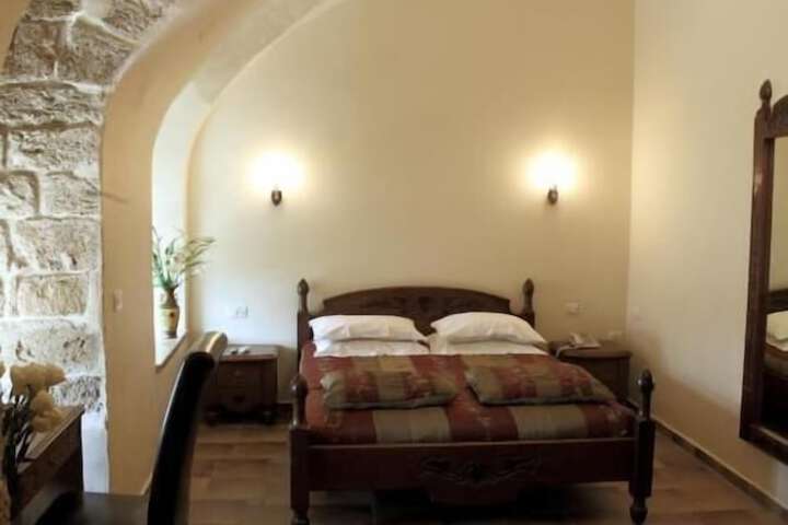 Room 5 of 27