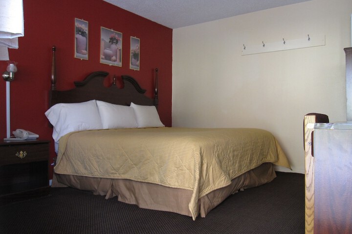 Room 6 of 14