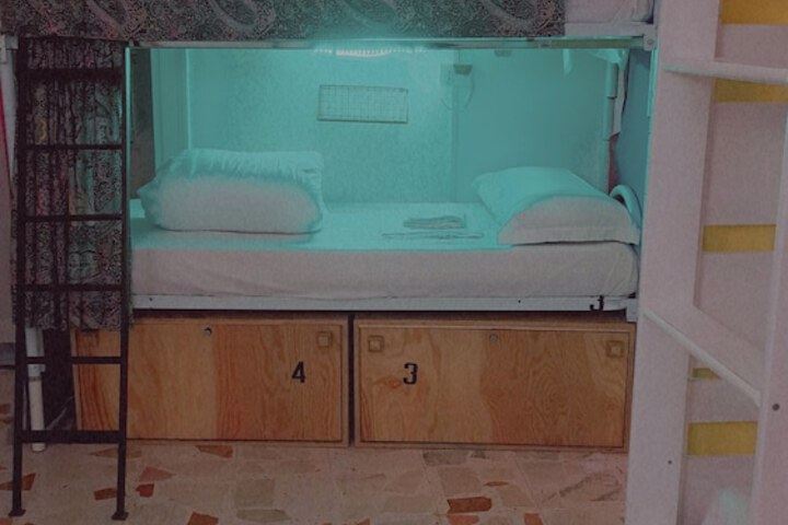 Room 9 of 28