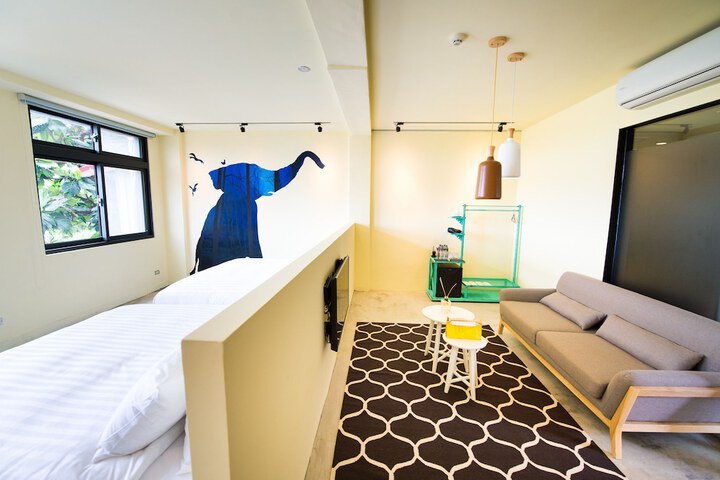 Room 33 of 127
