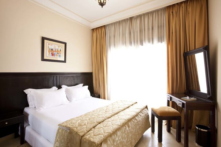 Room 5 of 42
