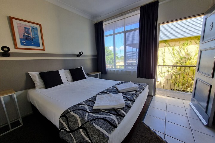 Room 5 of 40