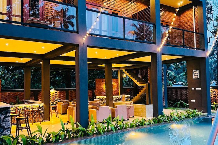 Pool 6 of 15
