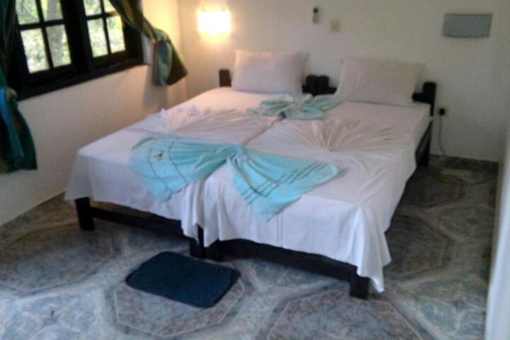 Room 4 of 8