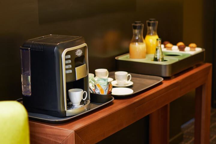 Breakfast/Coffee Service 80 of 94