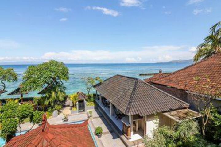 Nida Rooms Candidasa Karang Asem at Dewa Bharata Bungalows Candidasa