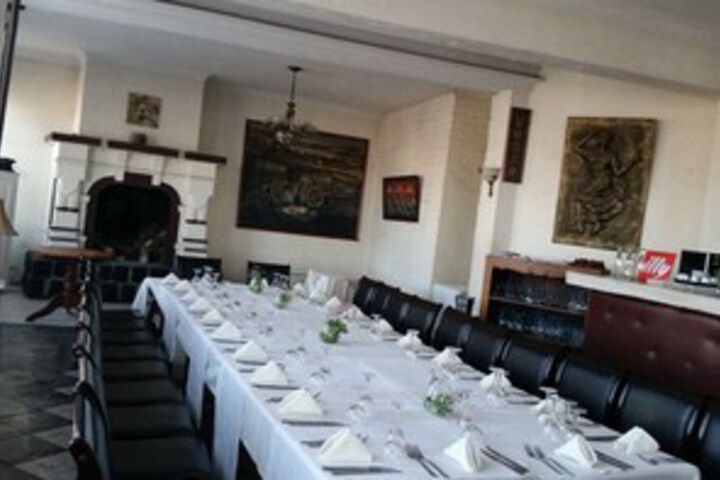 Dining 7 of 23