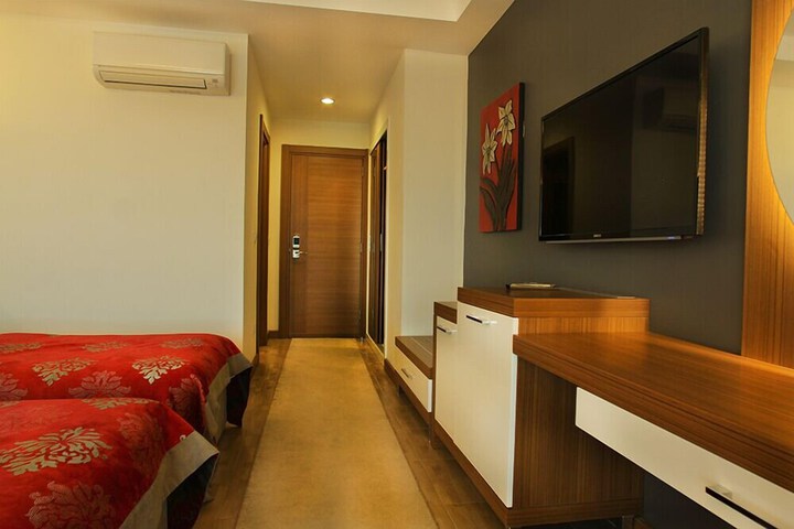Room 6 of 30