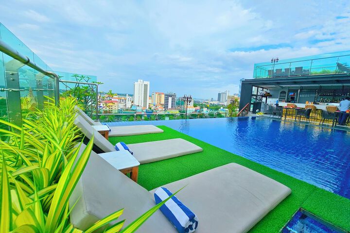 Pool 49 of 91