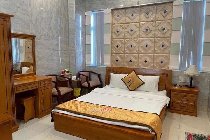 Room 2 of 8