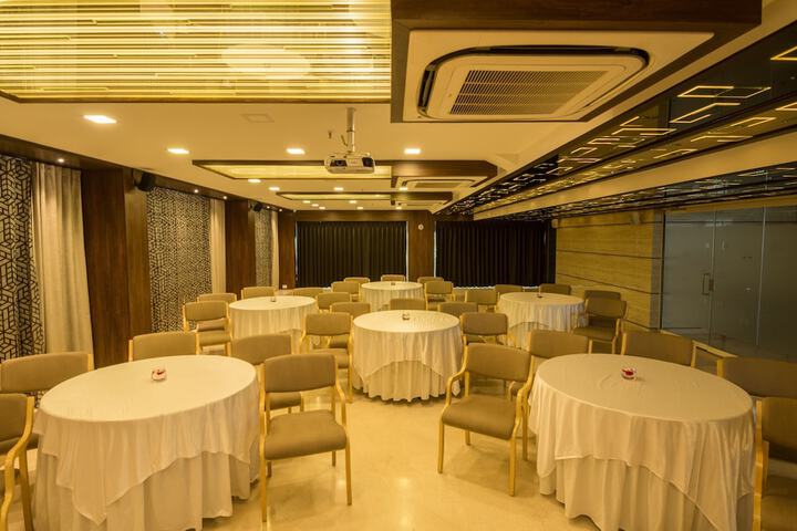 Ballroom/Hall 68 of 79